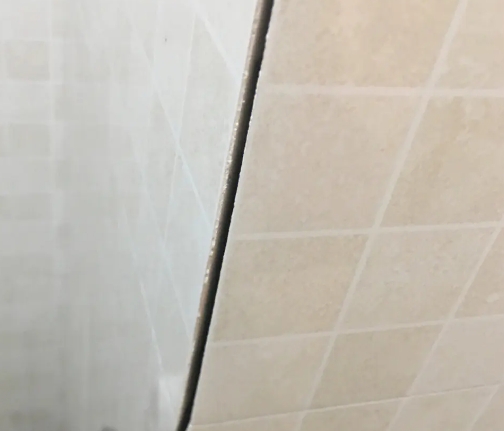 柳南瓷砖空鼓维修公司分享阳台瓷砖脱落的修复过程可以分为以下几个步骤