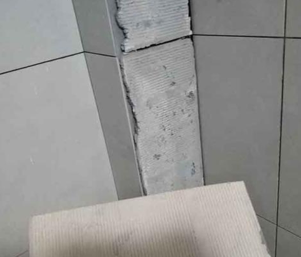 柳南瓷砖空鼓维修公司分享下厨房瓷砖脱落的补救措施。